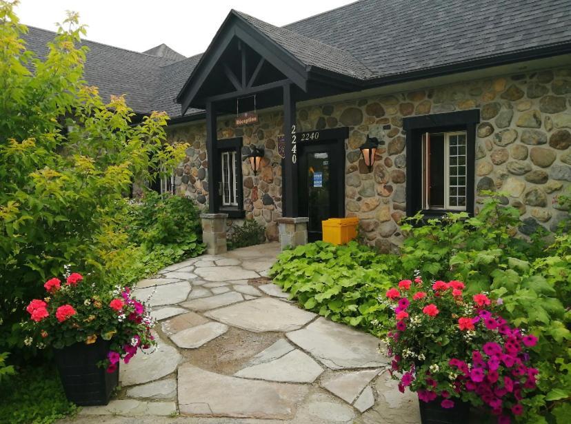 Condo Hotel Au Pied Du Mont Orford Eksteriør bilde