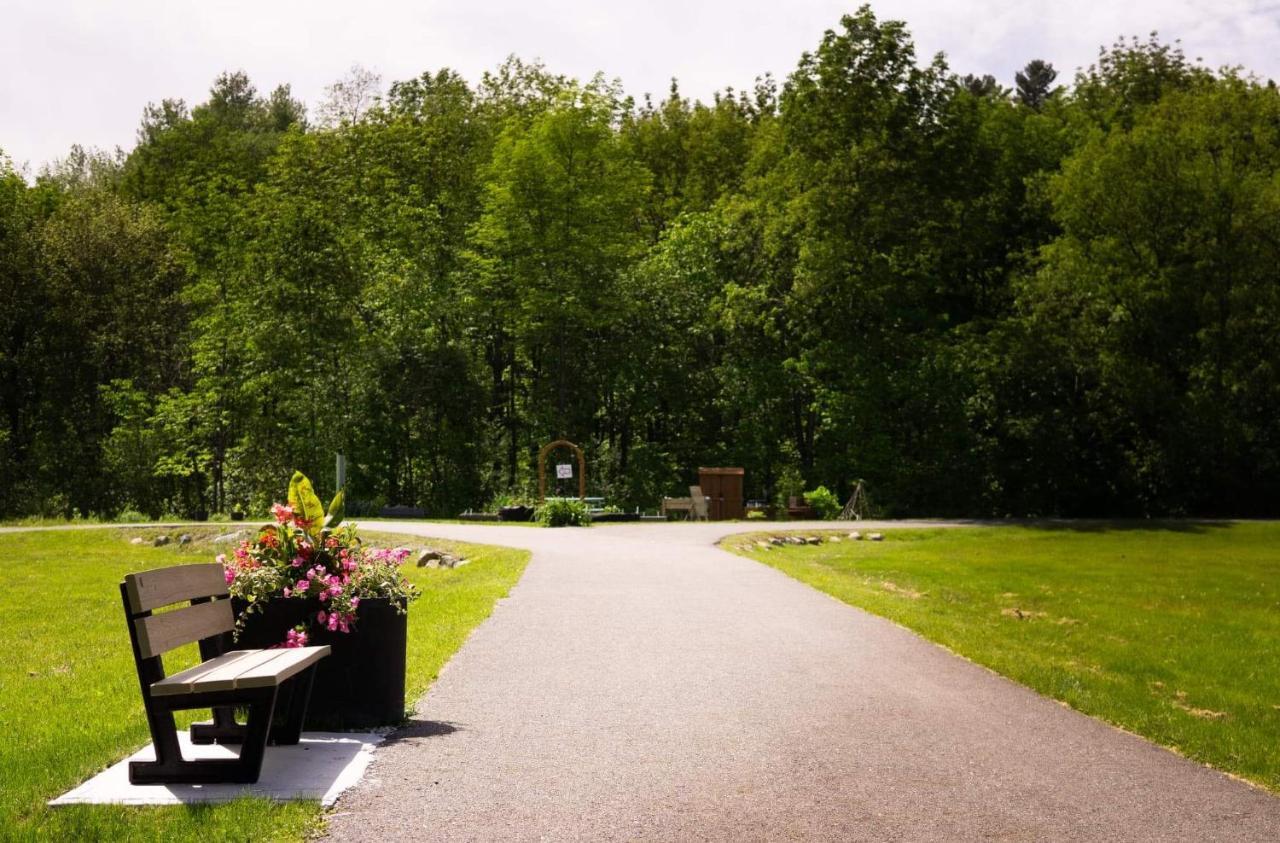Condo Hotel Au Pied Du Mont Orford Eksteriør bilde