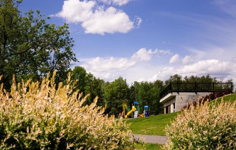 Condo Hotel Au Pied Du Mont Orford Rom bilde